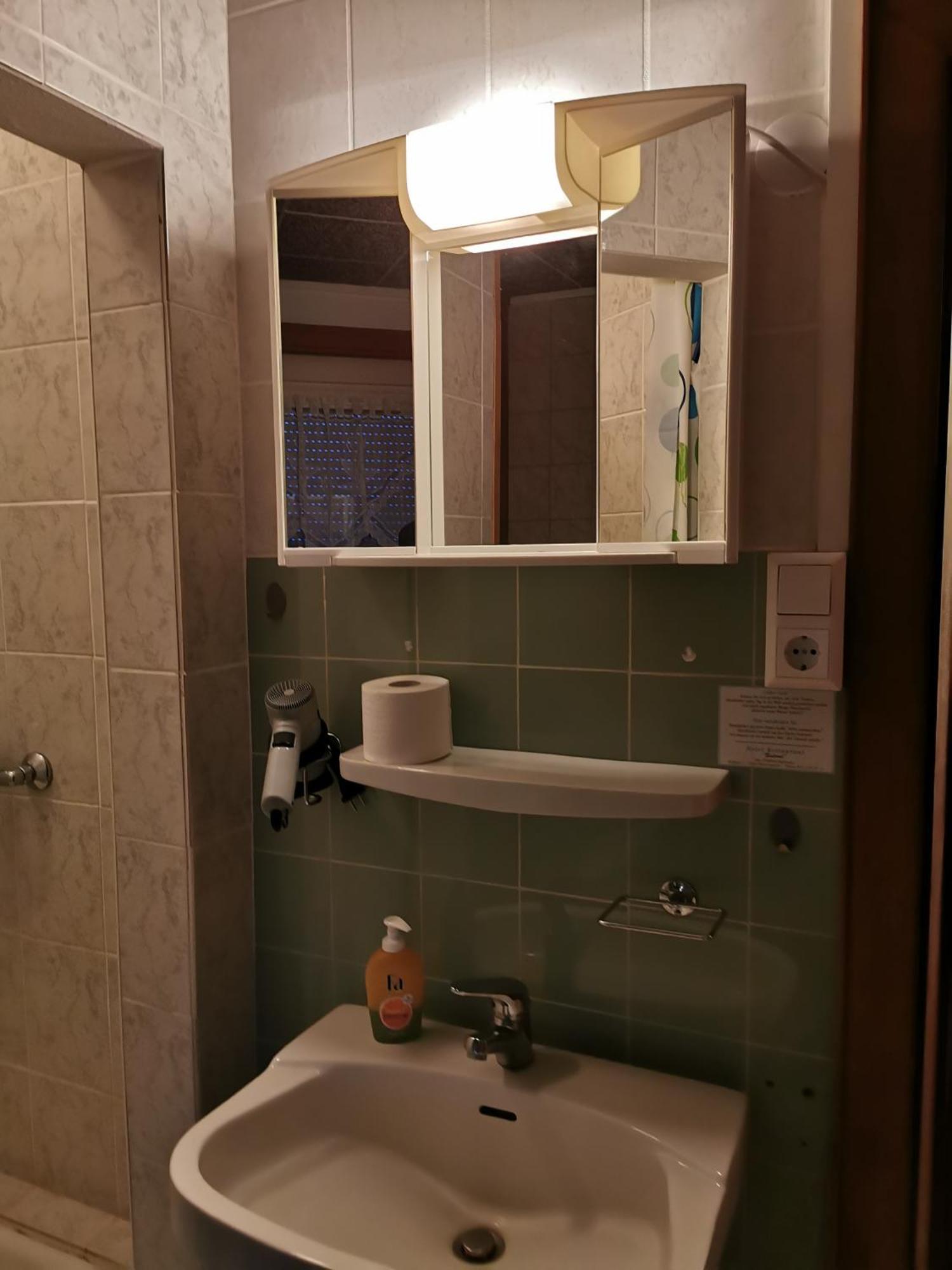 See Lord Hotel Kaiserslautern Pokoj fotografie